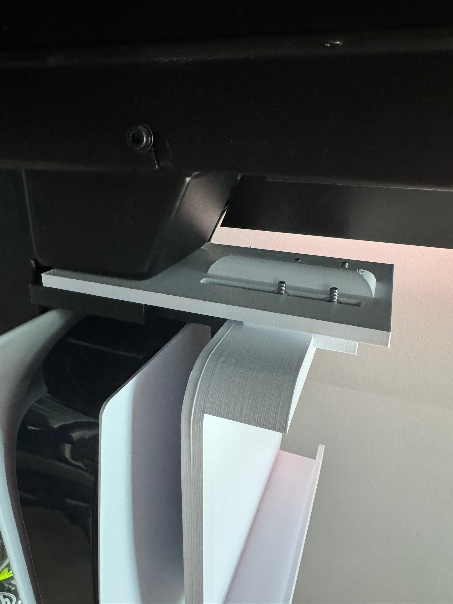 dual mounting bracket Secretlab Magnus pro works with our brackets