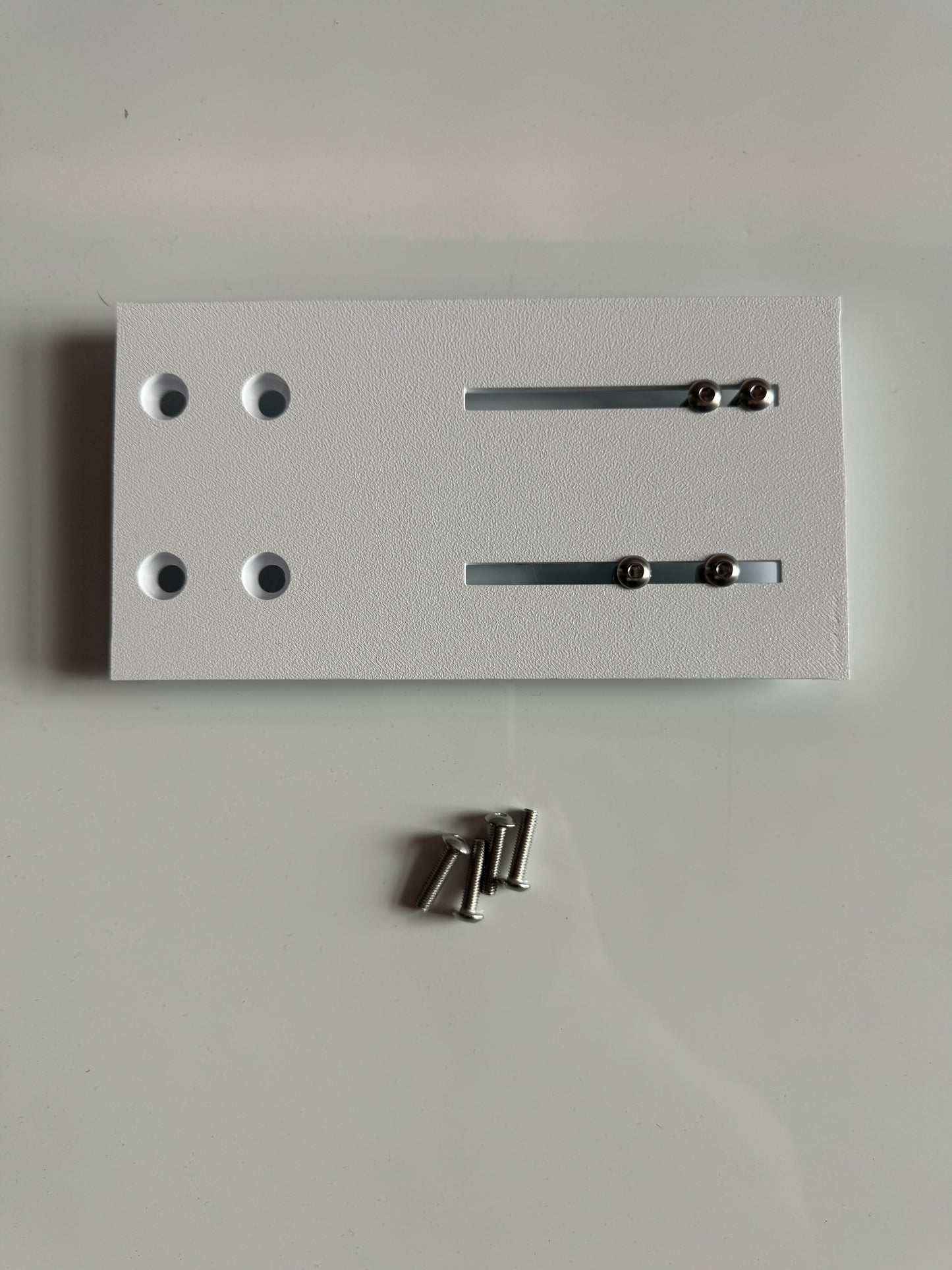dual mounting bracket Secretlab Magnus pro works with our brackets