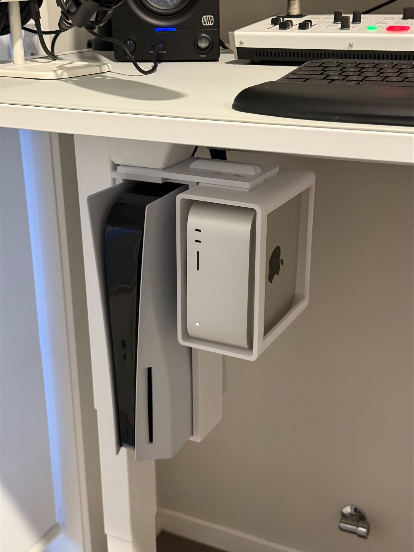 MAc Studio and PS5 Kit Secretlab Magnus pro